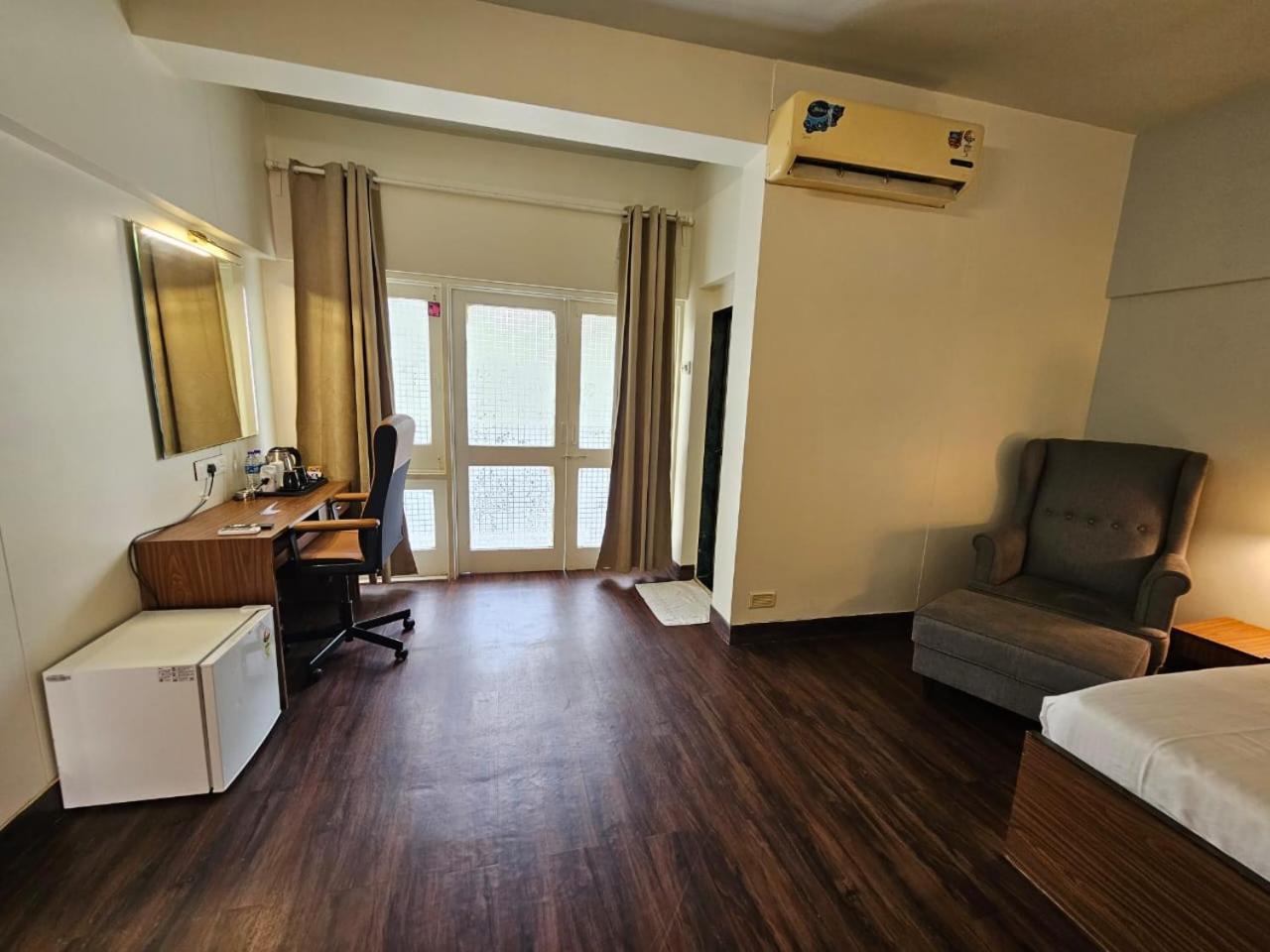 Hotel Country & By Turtle - Airport Bombaj