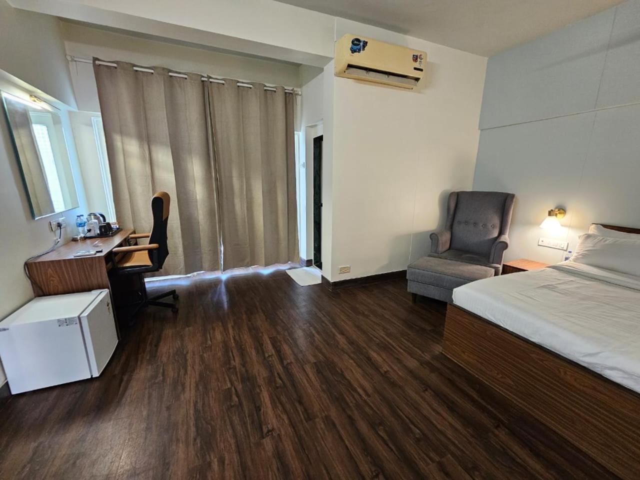 Hotel Country & By Turtle - Airport Bombaj