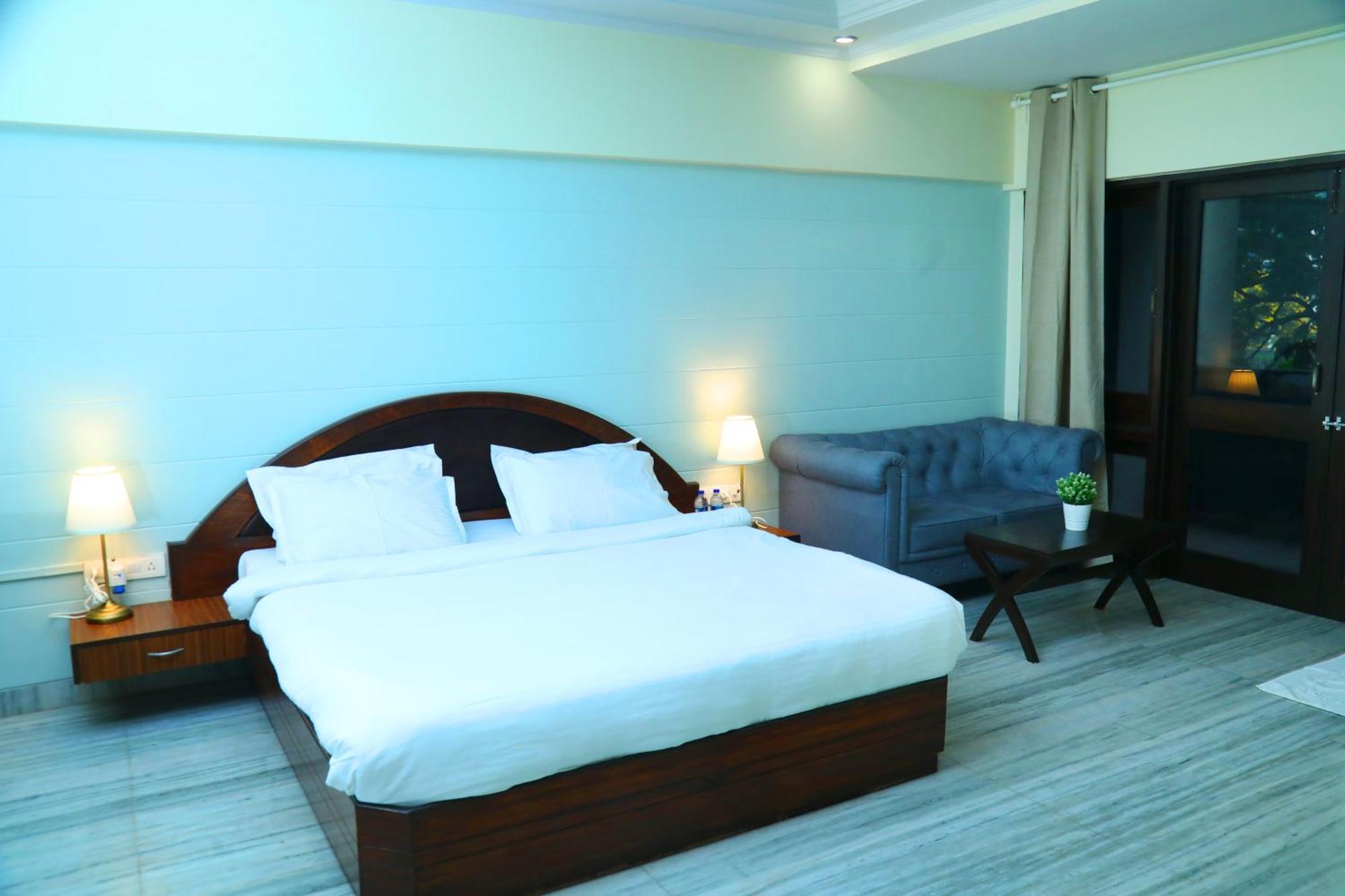 Hotel Country & By Turtle - Airport