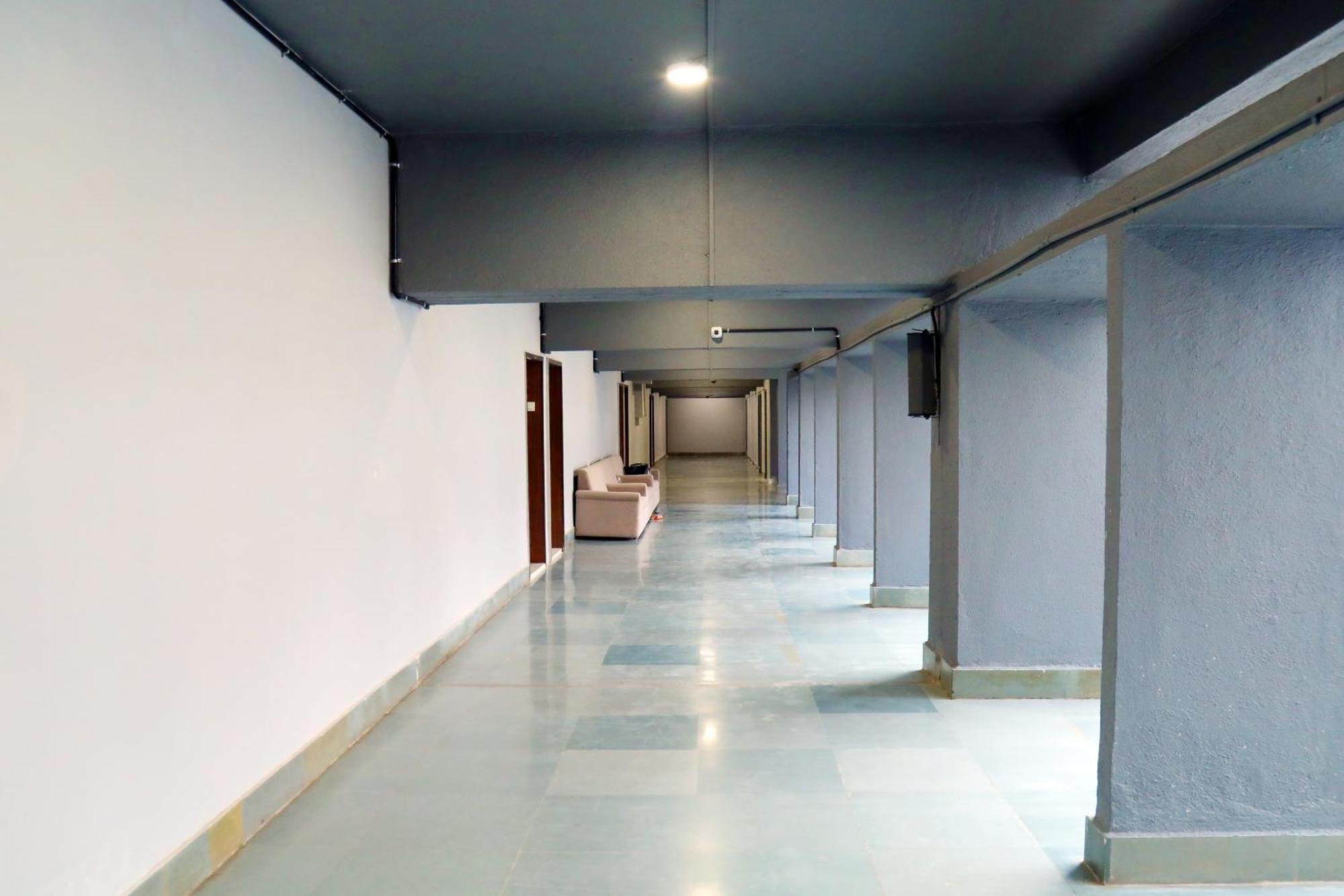 Hotel Country & By Turtle - Airport