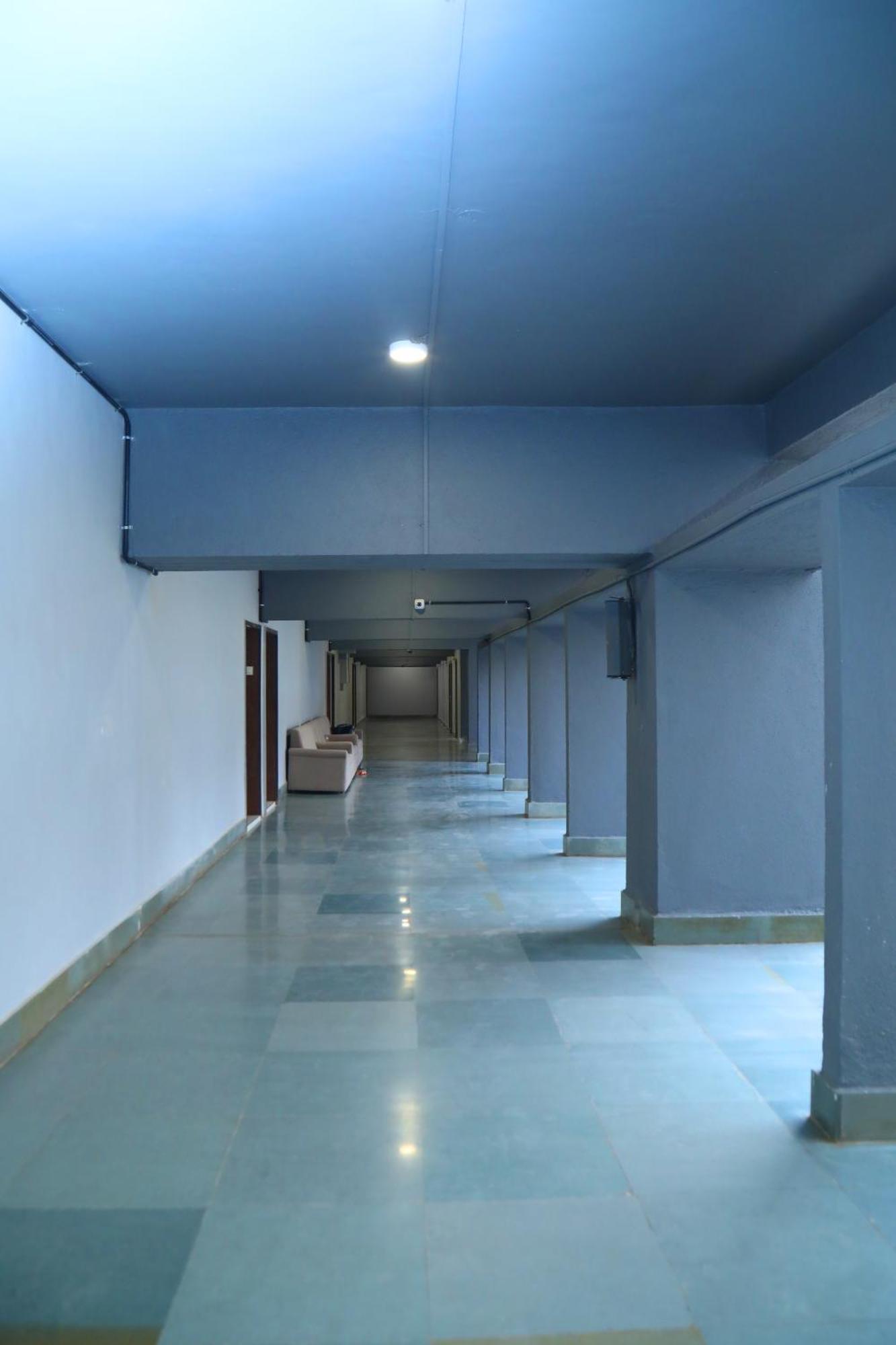 Country & By Turtle - Airport Hotel Bombaj